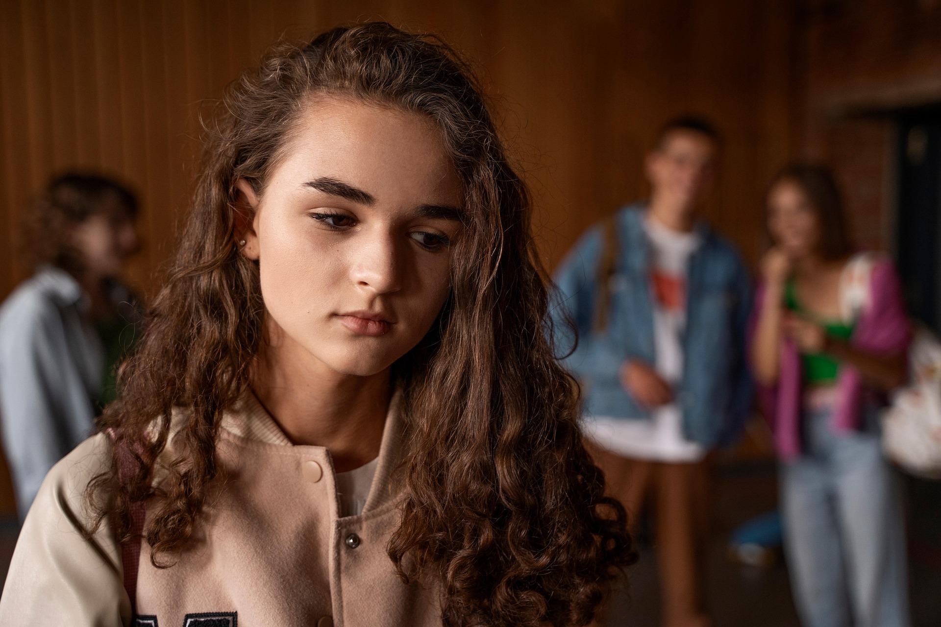 Adolescente dans une situation du quotidien
